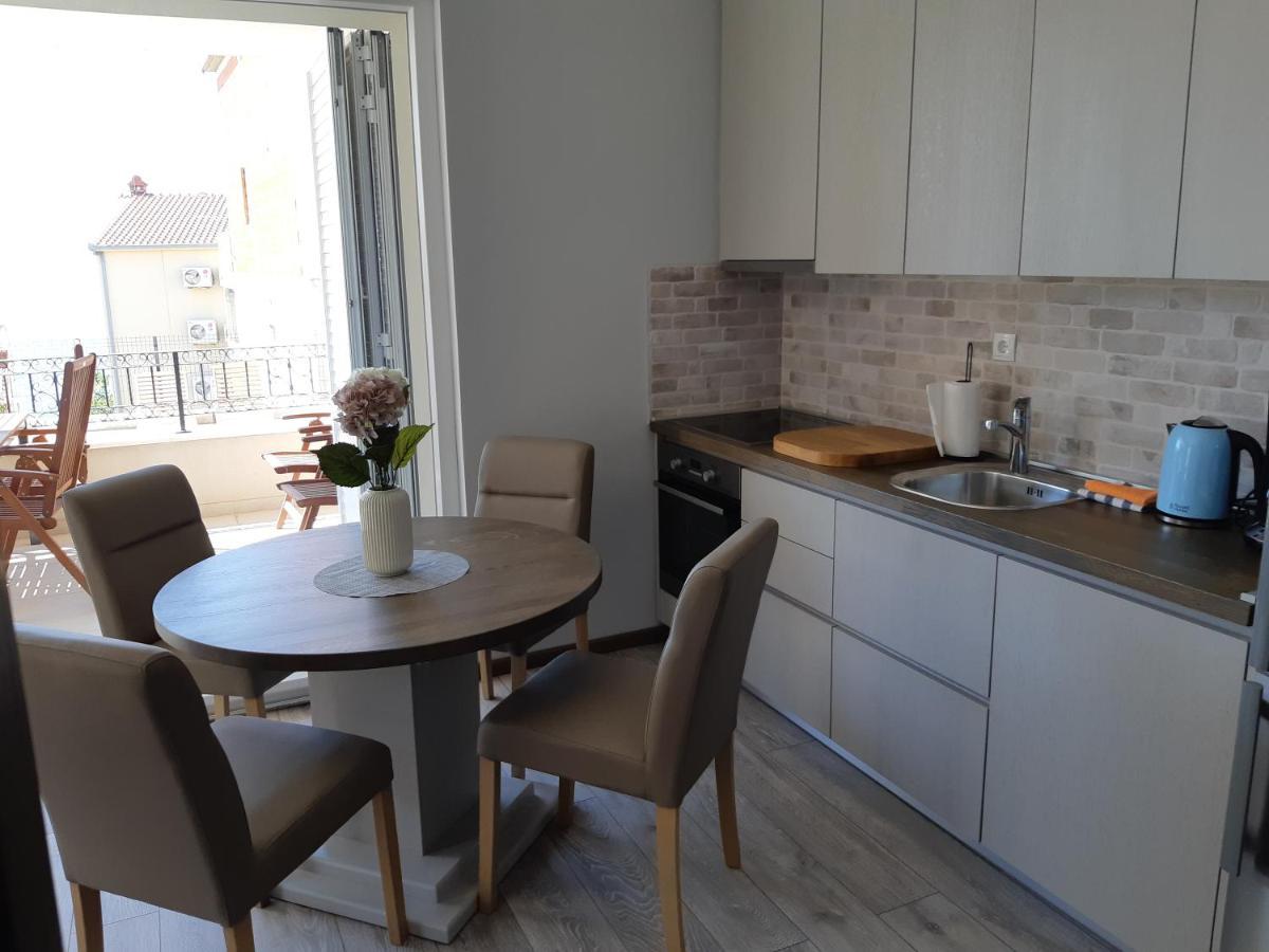 Apartment Lizzi. Trogir Exteriör bild